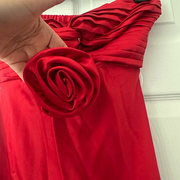 Hello Molly TREND LOVER SATIN MAXI DRESS RED Small - Picture 3 of 9